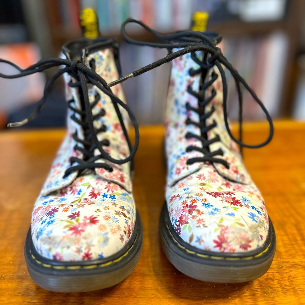 Dr Martens Floral Print Kids Lace Up Boots Size 1 Youth Used Vintage